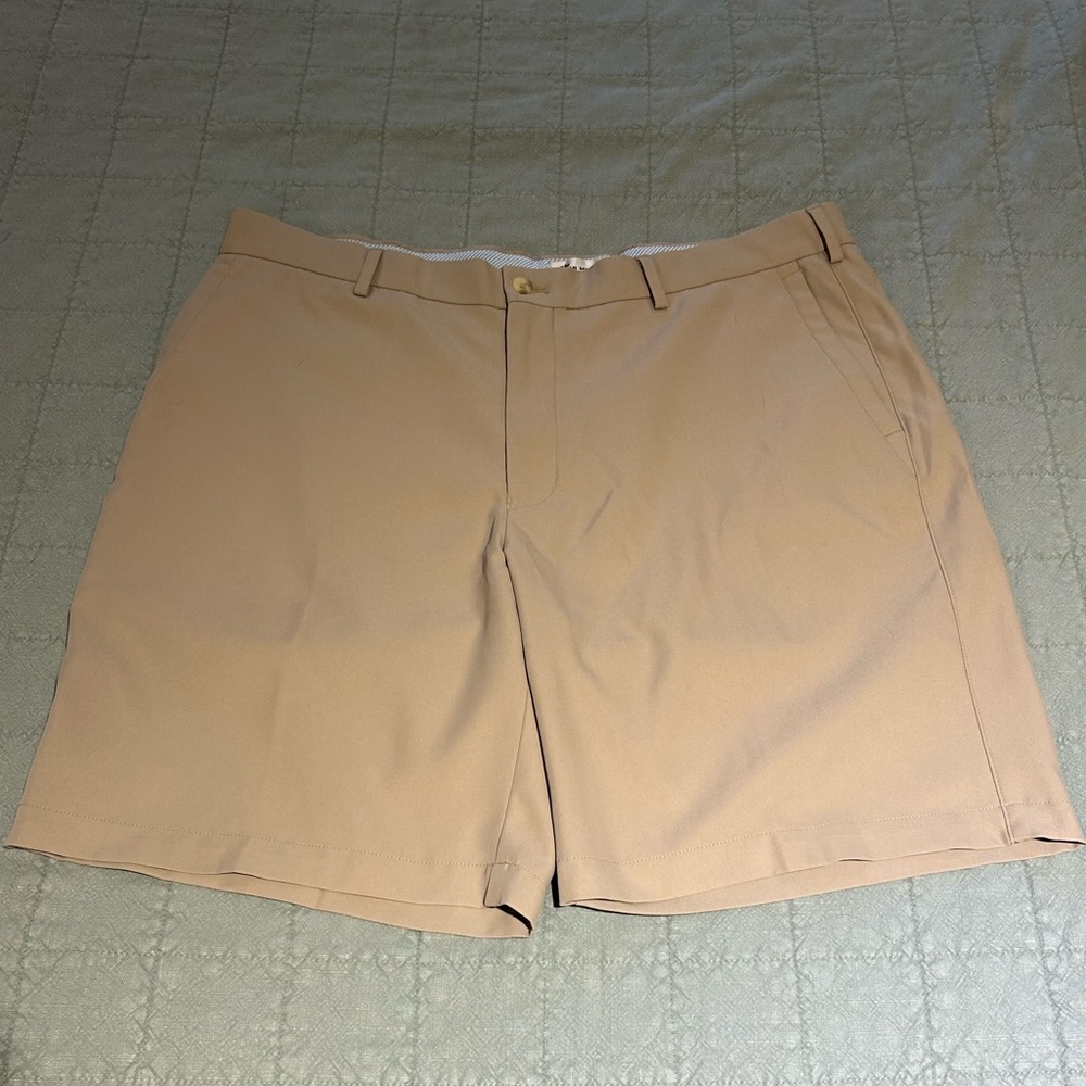 Peter Millar Men’s khaki golf shorts size 38